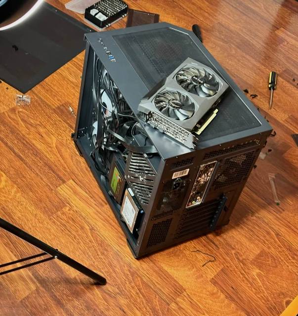 PC compacta para competitivo